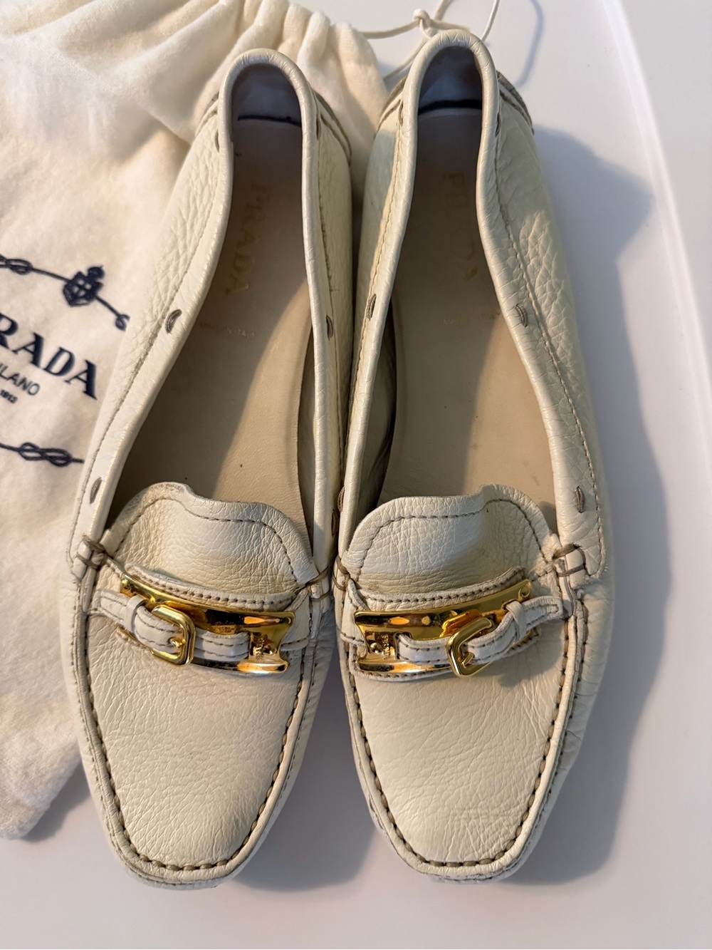 Vintage PRADA Cream Pebbled Leather Loafers with Gold Hardware, Size 39 (8.5) - Picture 2 of 11